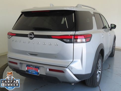 Used 2025 Nissan Pathfinder SL image 4
