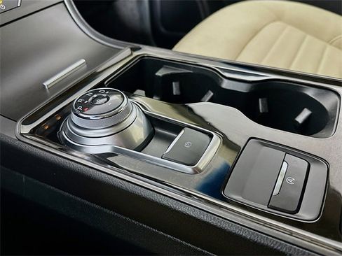 Used 2020 Ford Edge SE image 22