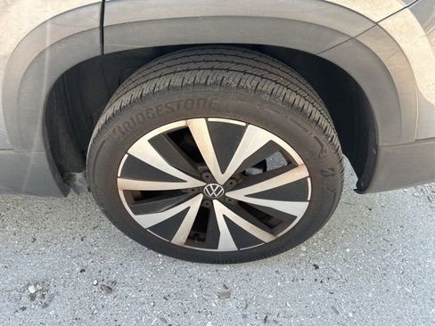 Used 2022 Volkswagen Taos SE image 19