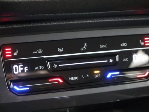 Used 2024 Volkswagen Tiguan Wolfsburg Edition image 29