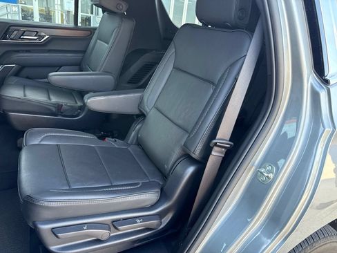 Used 2025 GMC Yukon Denali AWD/4WD image 12