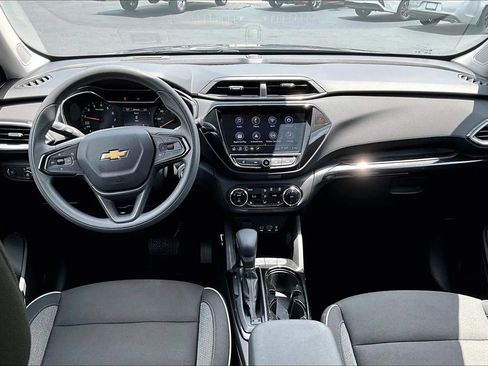 Used 2022 Chevrolet TrailBlazer LT w/ Convenience Package FWD image 5