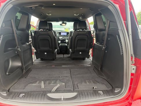 Used 2025 Chrysler Pacifica Select AWD/4WD image 27