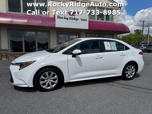 Used 2025 Toyota Corolla LE FWD image 4