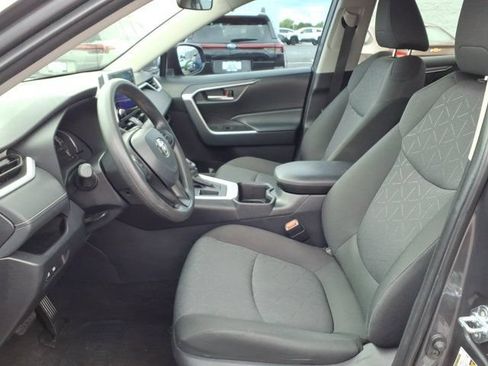 Used 2025 Toyota RAV4 XLE FWD image 24