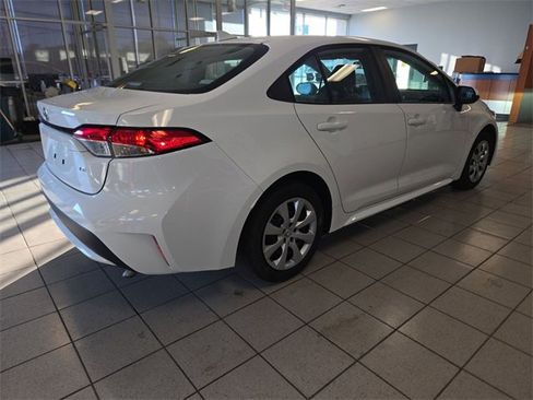 Used 2022 Toyota Corolla LE image 8
