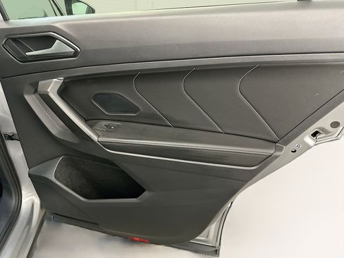 Used 2023 Volkswagen Tiguan SE image 30