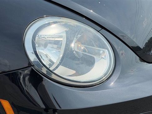 Used 2018 Volkswagen Beetle 2.0T FWD image 11