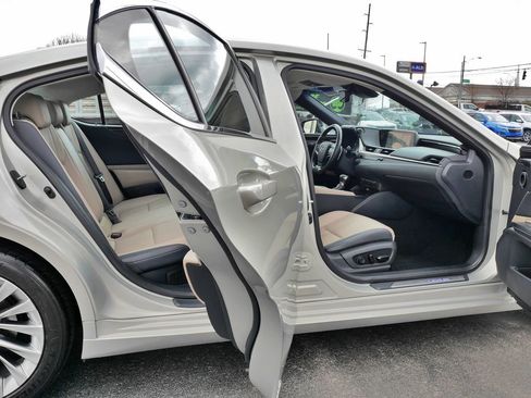 Used 2019 Lexus ES 300h w/ Accessory Package 2 image 10