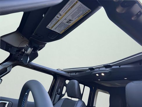 Used 2024 Jeep Wrangler High Altitude image 39