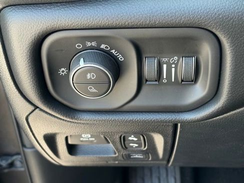 New 2026 RAM 1500 4x4 Crew Cab image 28