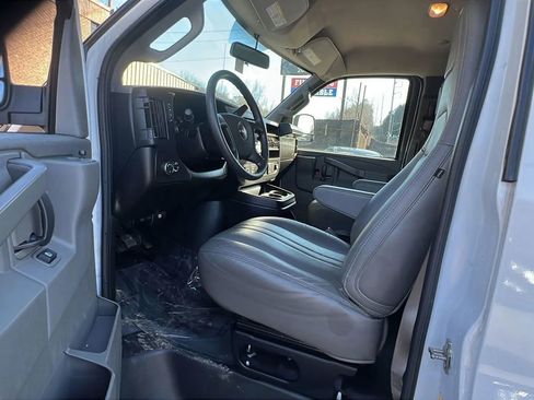 Used 2023 GMC Savana 2500 Extended image 15