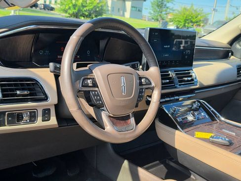 Used 2022 Lincoln Navigator Reserve AWD/4WD image 12