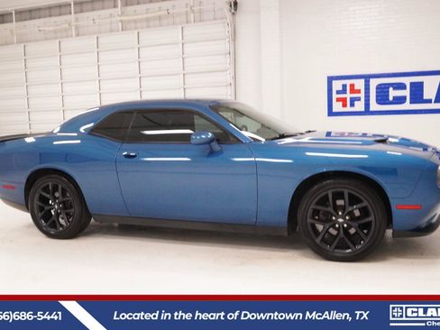 Used 2020 Dodge Challenger SXT w/ Blacktop Package RWD image 4