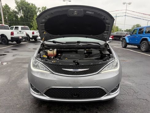 Used 2017 Chrysler Pacifica Limited w/ Advanced Safetytec Group FWD image 74