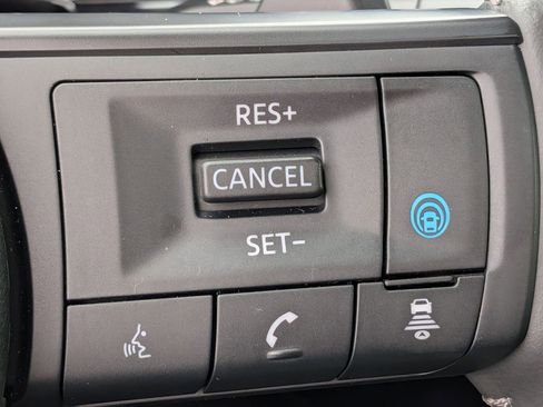 Used 2025 Nissan Pathfinder SV w/ SV Premium Package FWD image 15