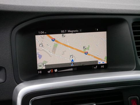 Used 2018 Volvo V60 T5 Cross Country w/ Convenience Package image 22