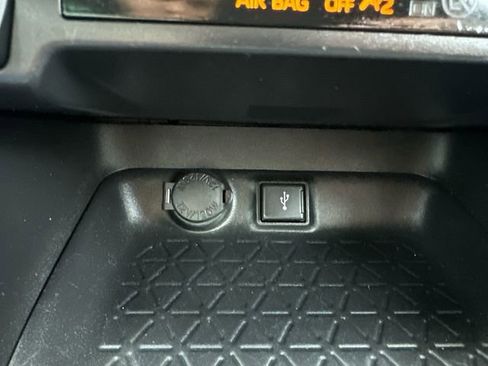 Used 2021 Toyota RAV4 LE AWD/4WD image 41