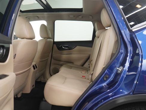 Used 2020 Nissan Rogue SL w/ Premium Package image 18