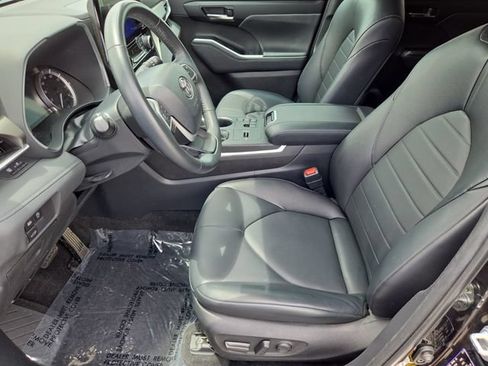 Used 2023 Toyota Highlander XLE FWD image 10