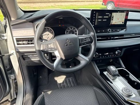 Used 2025 Mitsubishi Outlander ES AWD/4WD image 14
