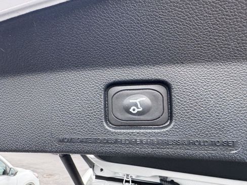 Used 2019 Ford Explorer XLT w/ Equipment Group 202A AWD/4WD image 9