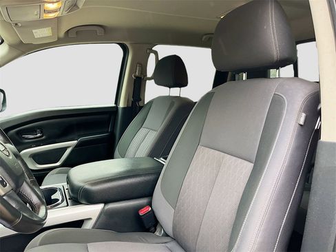 Used 2021 Nissan Titan SV w/ SV Convenience Package image 20