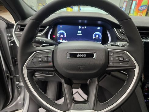 New 2025 Jeep Grand Cherokee Laredo w/ Luxury Tech Group I RWD image 16