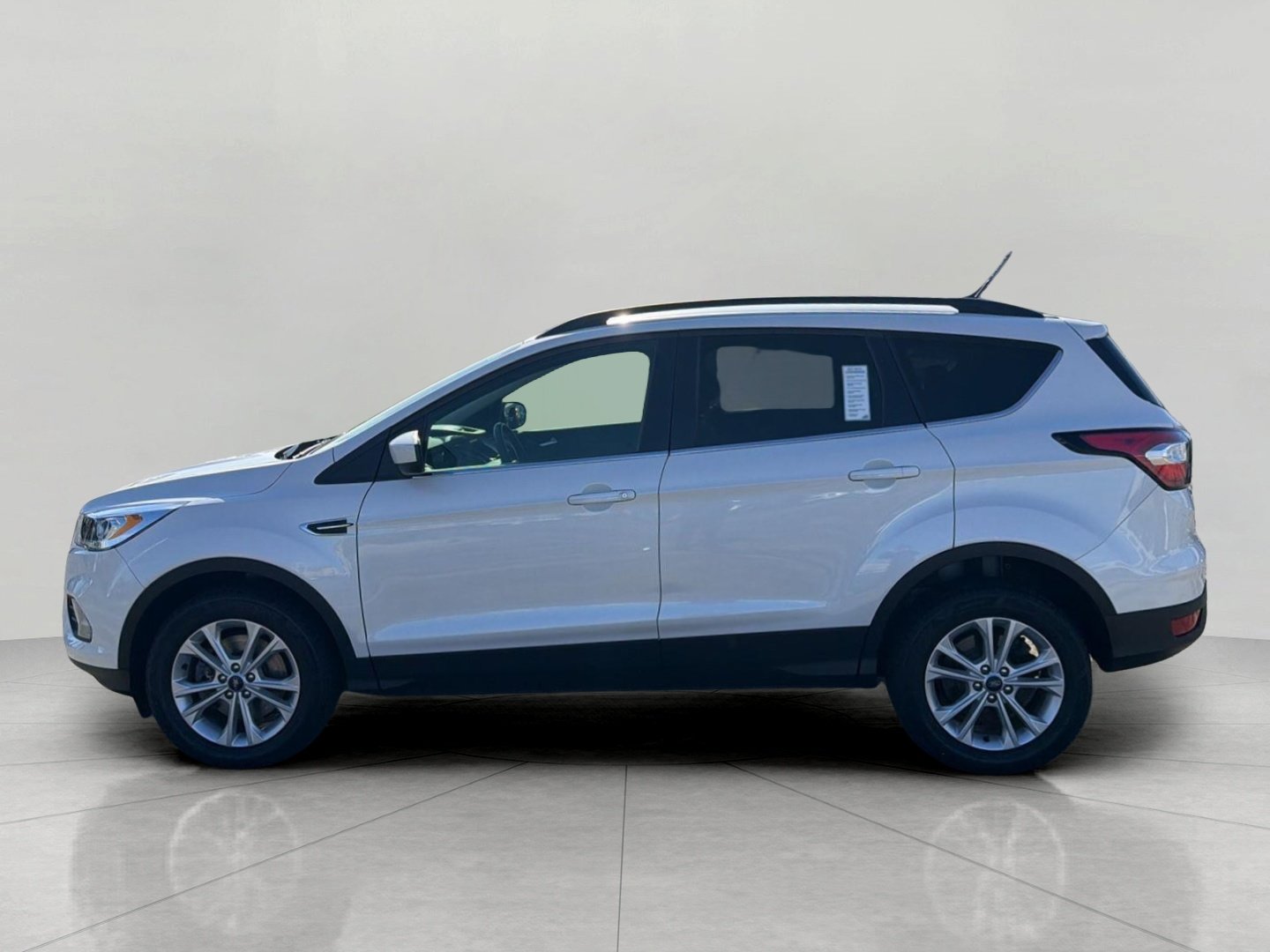 Used 2018 Ford Escape SEL w/ Ford Safe & Smart Package AWD/4WD image 5