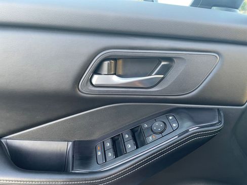 Used 2025 Nissan Rogue SV image 20