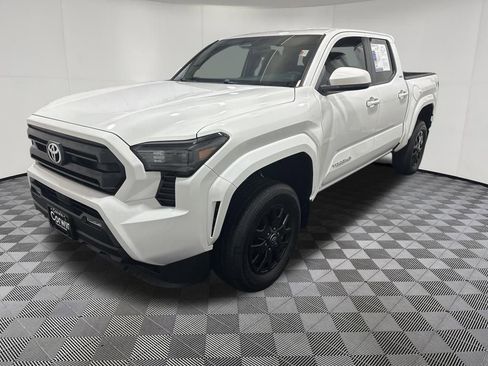 Used 2024 Toyota Tacoma SR5 AWD/4WD image 3