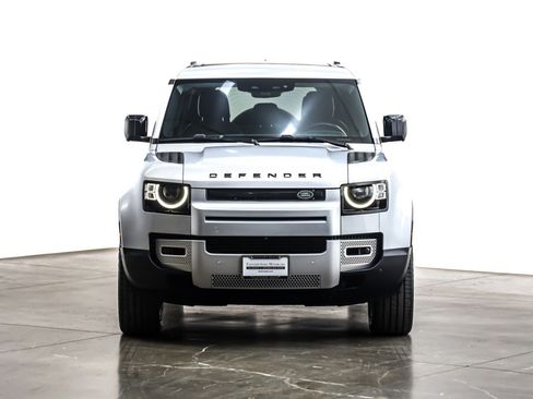 Used 2023 Land Rover Defender 110 SE image 3