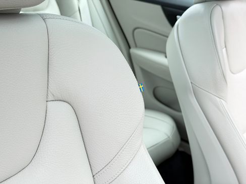 Used 2020 Volvo S60 T5 Momentum w/ Protection Package image 42