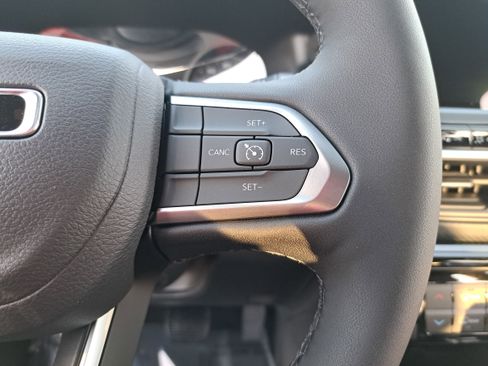 New 2026 Jeep Compass Latitude AWD/4WD image 17