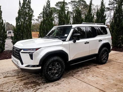 Used 2024 Lexus GX 550 AWD/4WD image 7