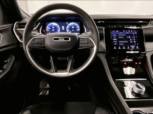 Used 2024 Jeep Grand Cherokee Altitude AWD/4WD image 6