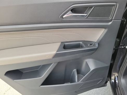 Used 2021 Volkswagen Atlas Cross Sport SE w/ Panoramic Sunroof Package FWD image 8