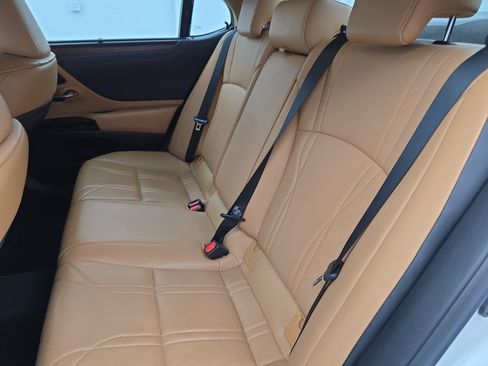 Used 2022 Lexus ES 350 Ultra Luxury w/ Accessory Package 2 FWD image 13