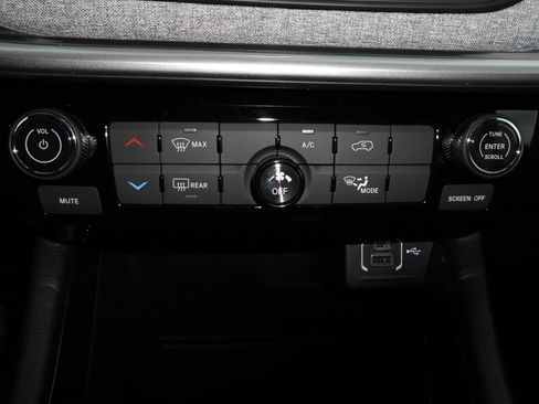 New 2026 Jeep Compass Latitude image 16