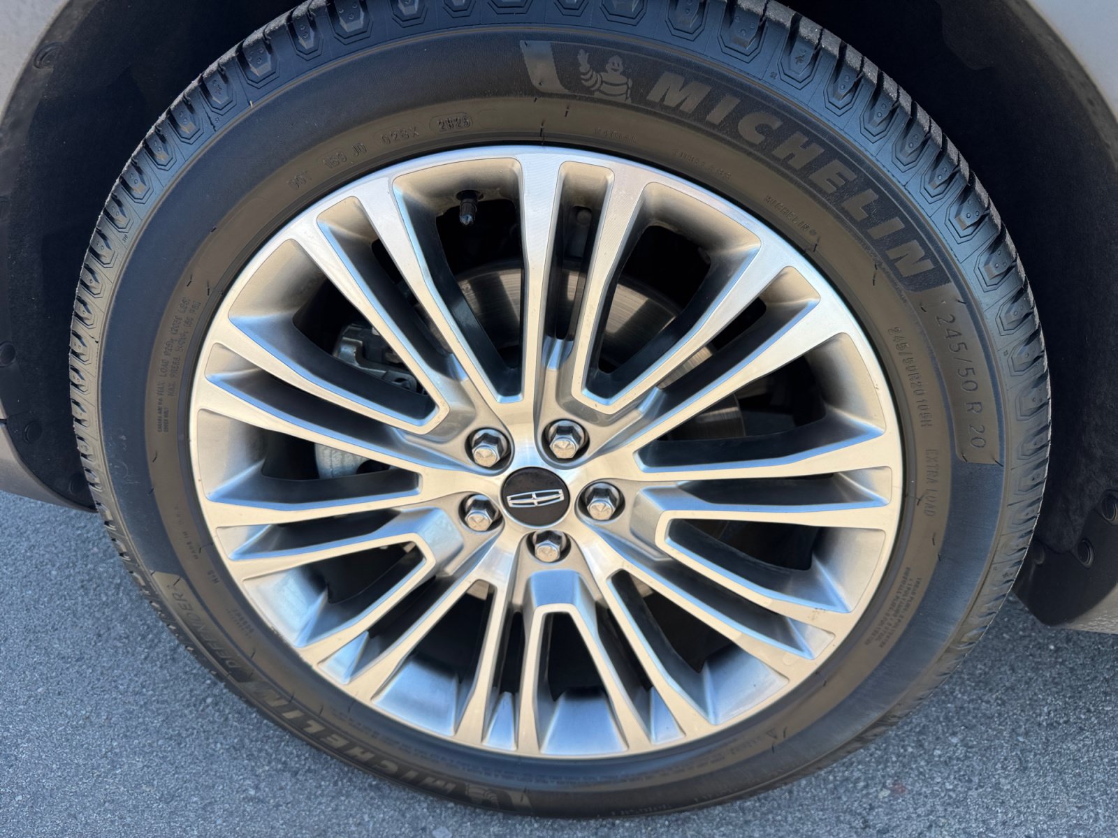 Used 2018 Lincoln MKX Reserve FWD image 26