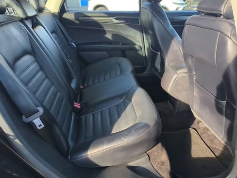 Used 2017 Ford Fusion SE image 32