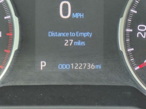 Used 2022 Toyota RAV4 LE w/ Carpet Mat Package (TMS) FWD image 30