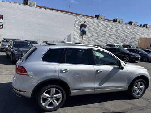 Used 2014 Volkswagen Touareg TDI image 9