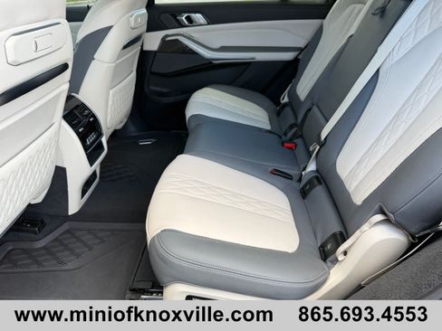 Used 2024 BMW X7 M60i AWD/4WD image 19