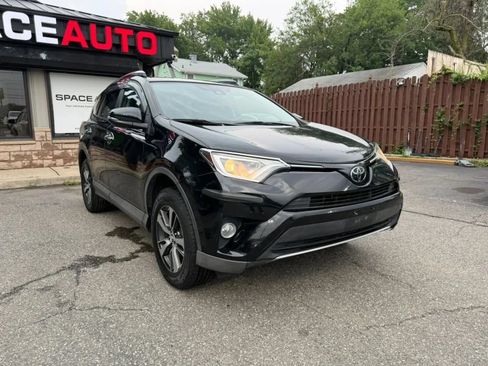 Used 2018 Toyota RAV4 XLE w/ Plus Extra Value Package AWD/4WD image 4