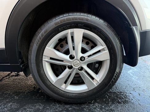 Used 2020 Nissan Kicks S image 9