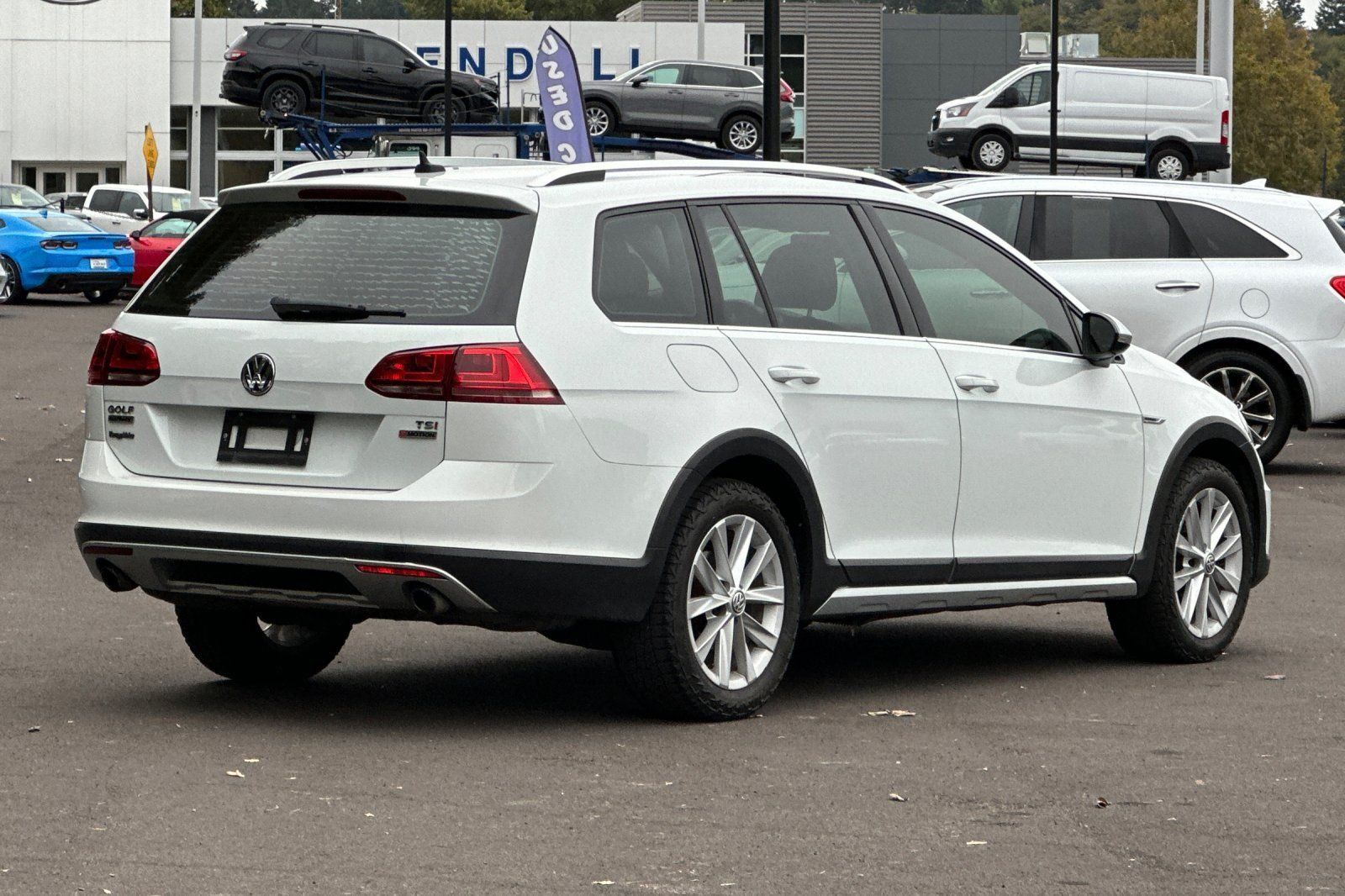 Used 2017 Volkswagen Golf Alltrack S AWD/4WD image 4