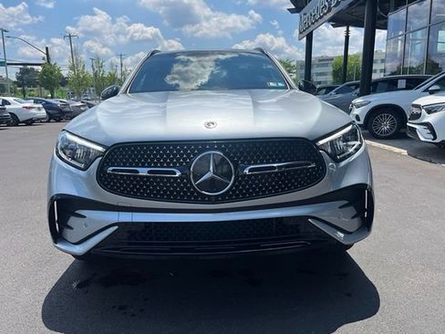 Used 2025 Mercedes-Benz GLC 350e 4MATIC image 3