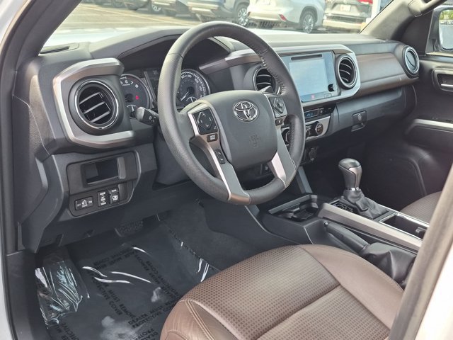 Certified 2017 Toyota Tacoma Limited w/ Tow Package AWD/4WD image 4