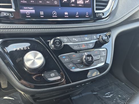 Used 2022 Chrysler Pacifica Touring-L w/ S Appearance Package FWD image 21